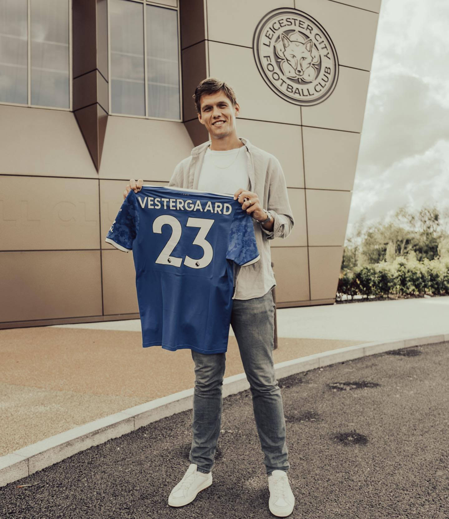 Jannik Vestergaard With His Jersey Wallpaper