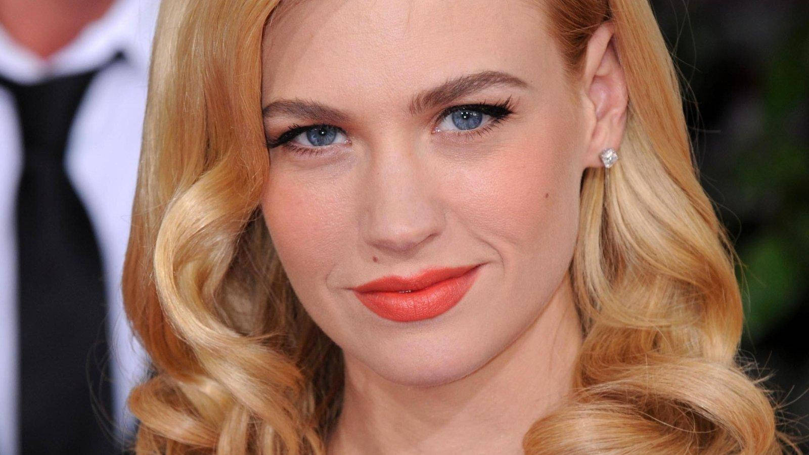 January Jones Bear Face Close Up Wallpaper