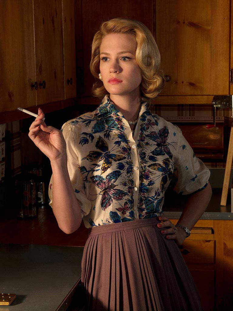 January Jones Betty Draper Smoking Wallpaper