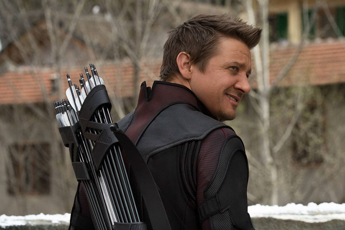 Jeremy Renner Smirking Wallpaper