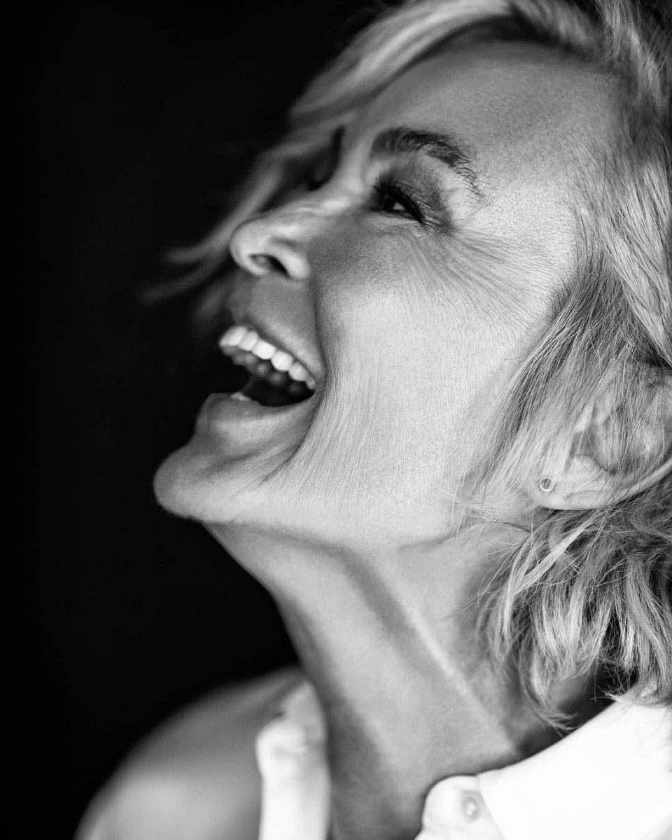 Jessica Lange Grinning Heartily Wallpaper