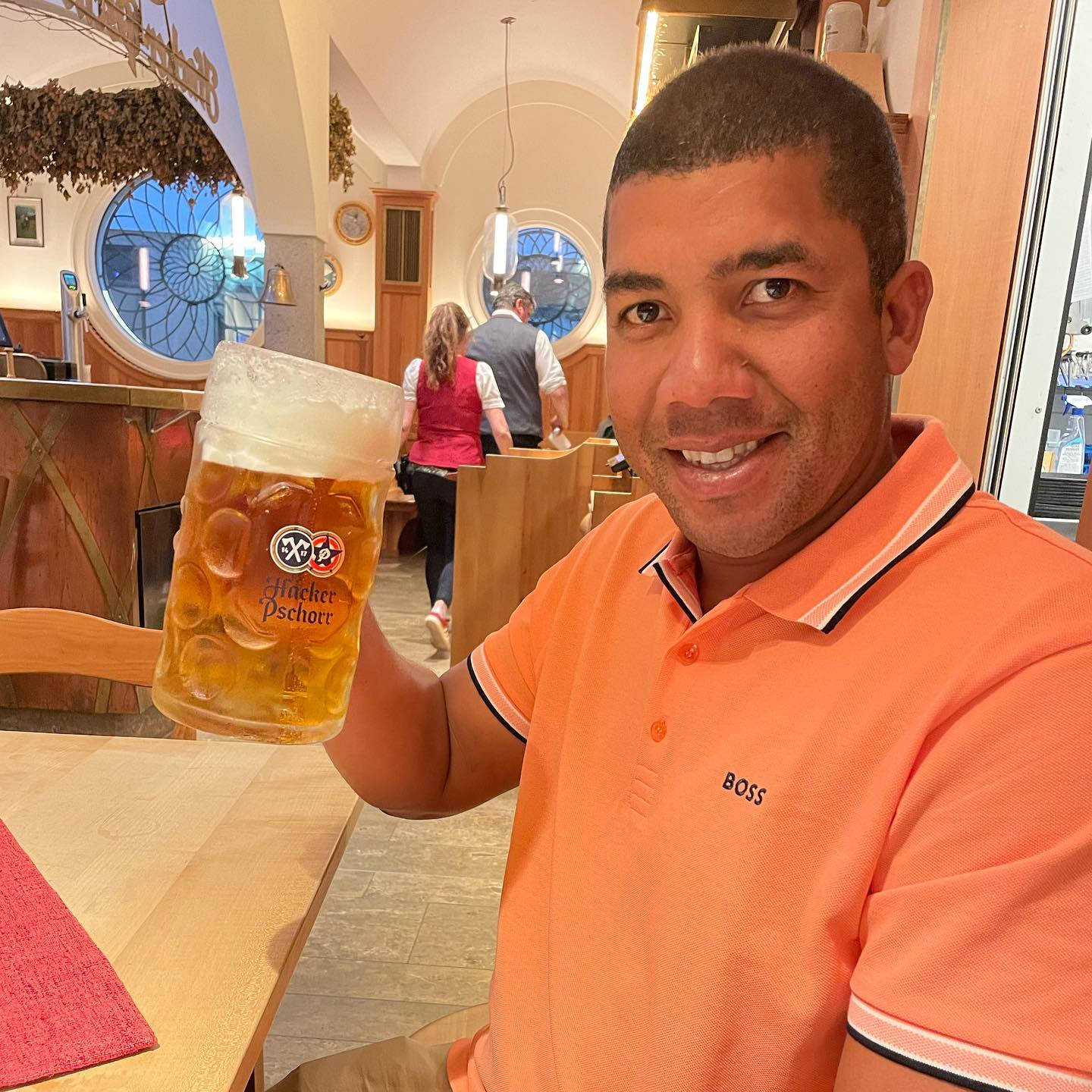 Jhonattan Vegas Holding Beer Glass Wallpaper