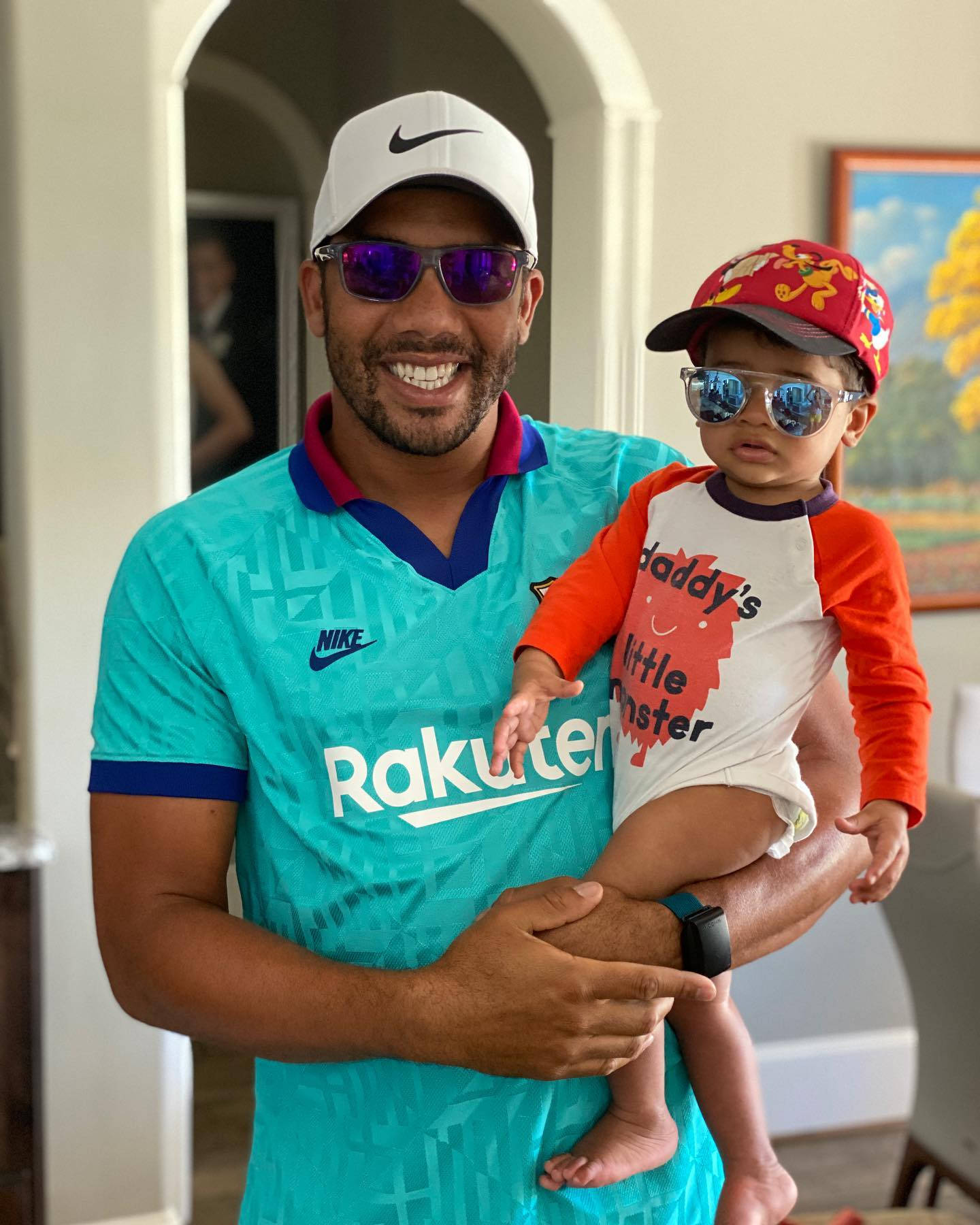 Jhonattan Vegas Smiling With His Child Wallpaper