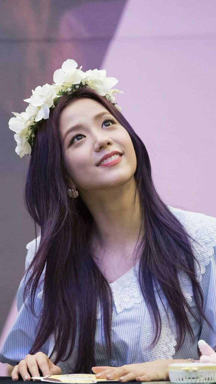 Jisoo Cute Flower Crown Wallpaper