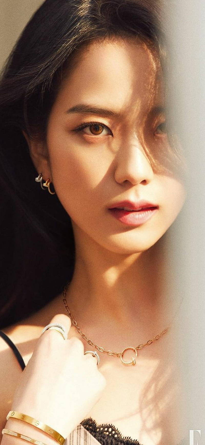 Jisoo Cute Sunlight Close-up Wallpaper