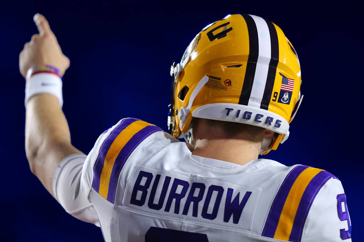 Joe Burrow Back View Wallpaper