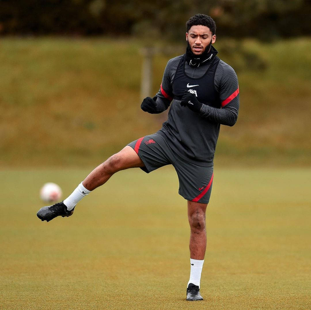 Joe Gomez Training Outdoors Full Body Wallpaper