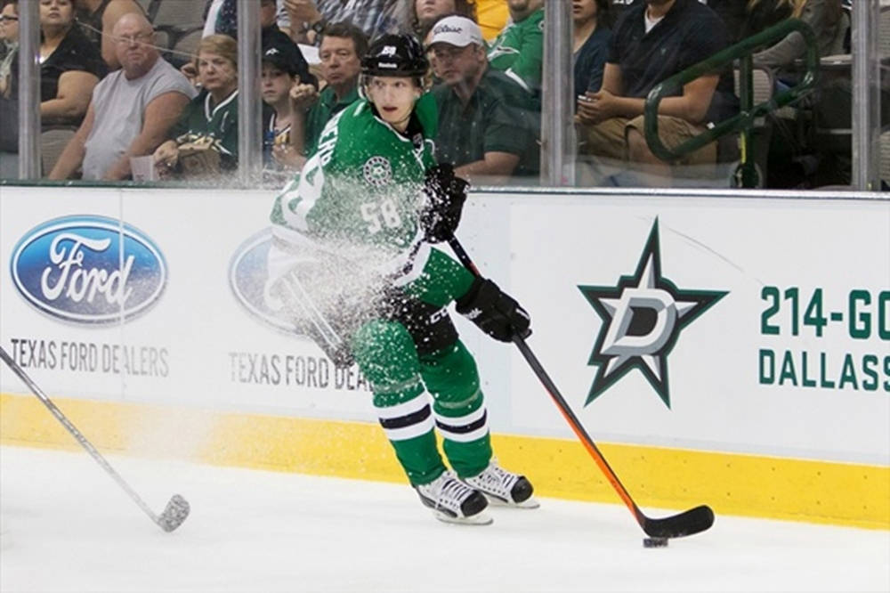 John Klingberg Splashing Photo Poster Wallpaper