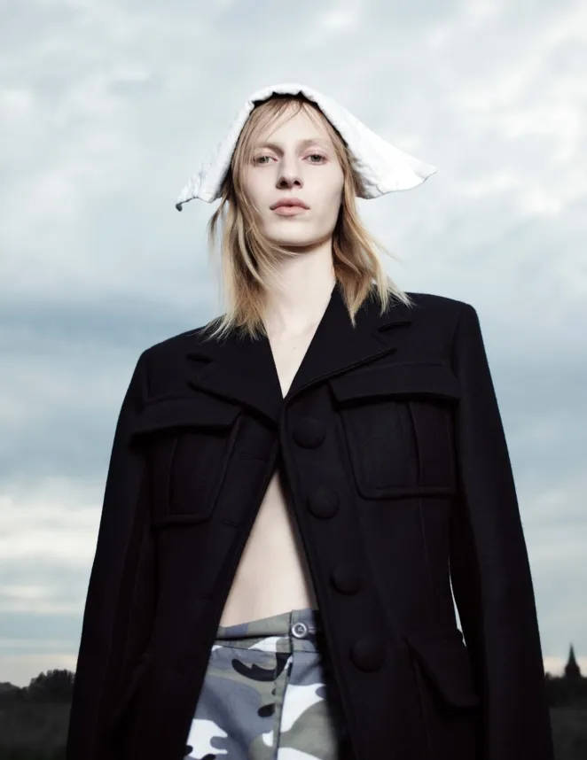 Julia Nobis Australian Model Wallpaper