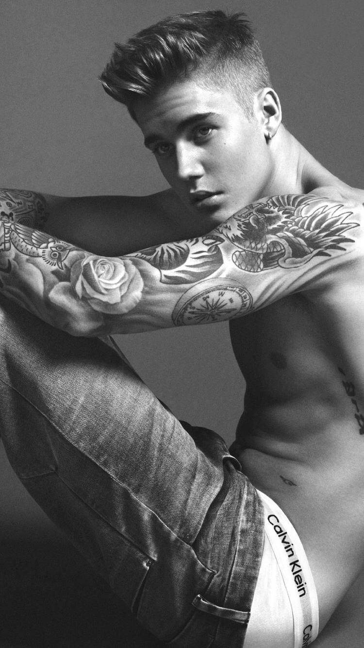 Justin Bieber In Calvin Klein Jeans Wallpaper