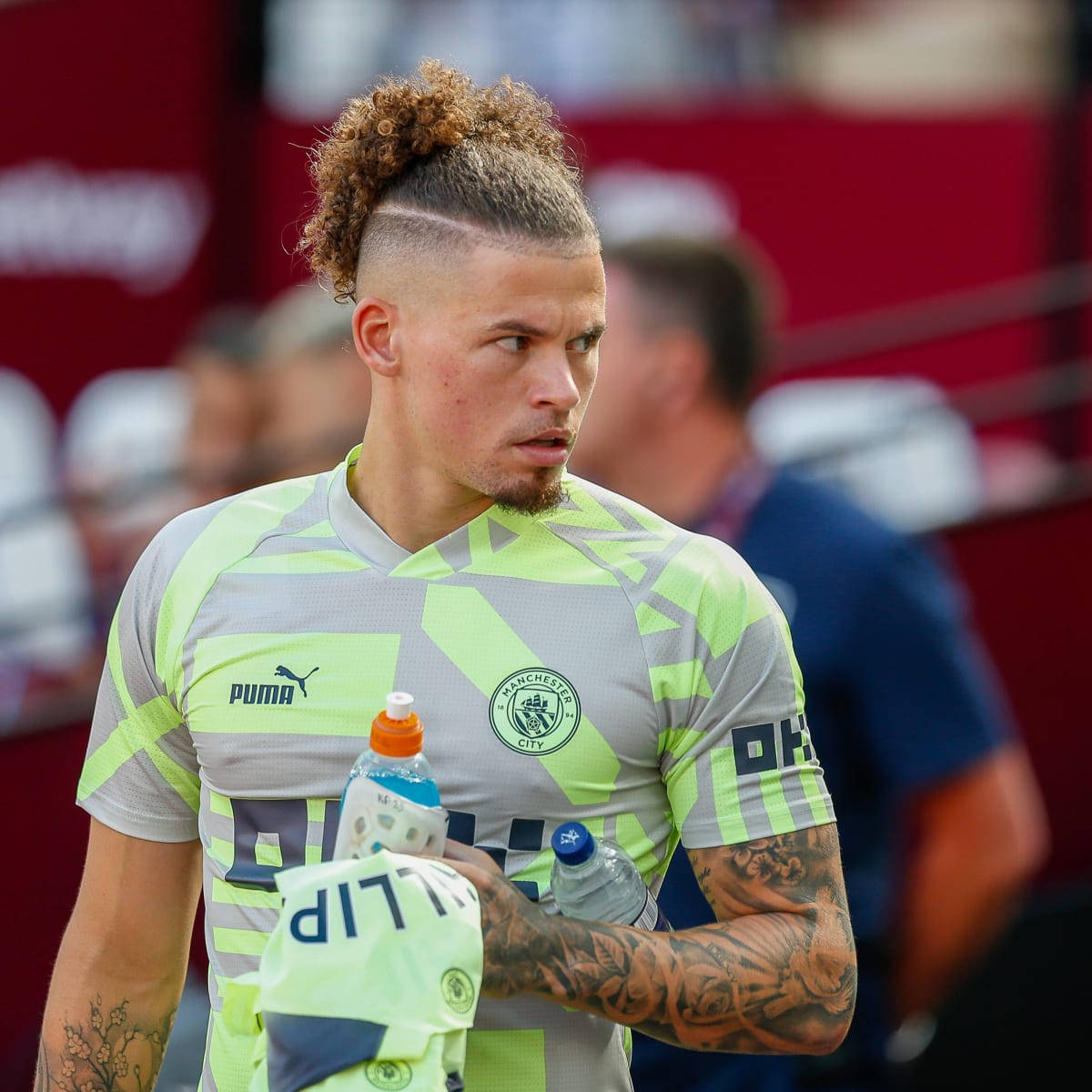 Kalvin Phillips Green Gray Shirt Wallpaper