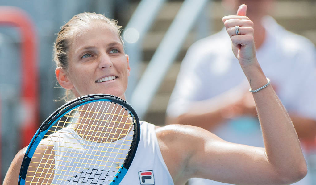 Karolina Pliskova Thumbs Up Wallpaper