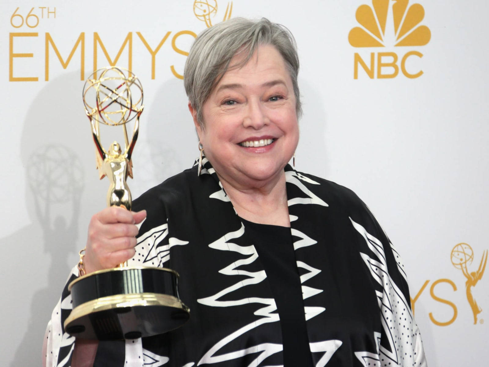 Kathy Bates Emmys 2014 Award Wallpaper