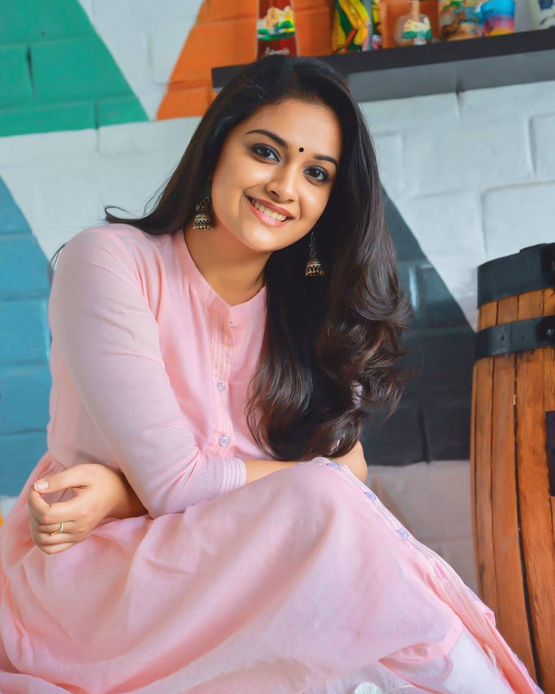 Keerthi Suresh Mesmerizing In Simple Pink Dress Wallpaper