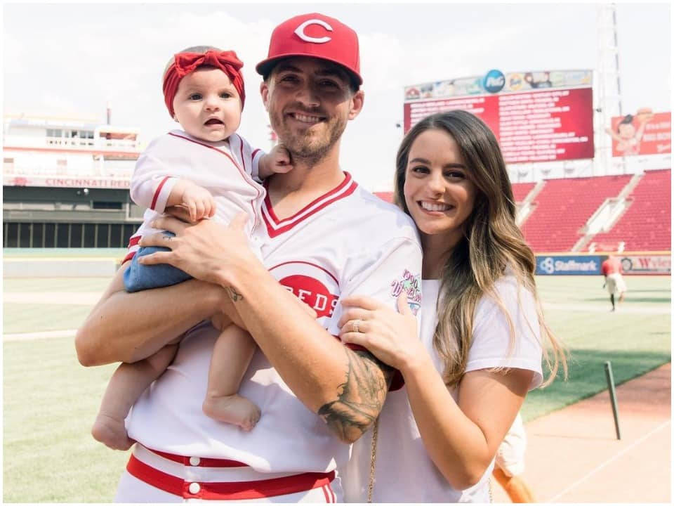 Kevin Gausman With His Wife And Daughter Wallpaper