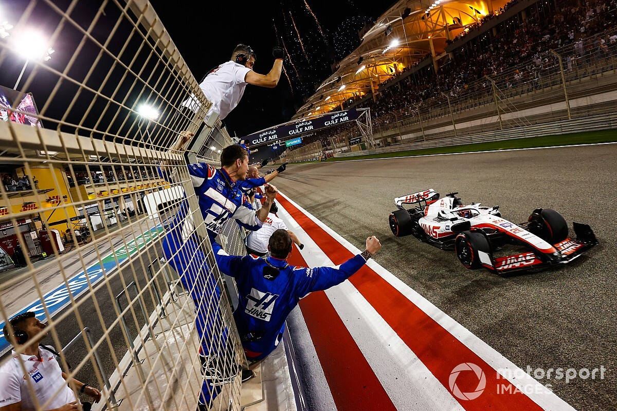 Kevin Magnussen Crossing The Finish Line Wallpaper