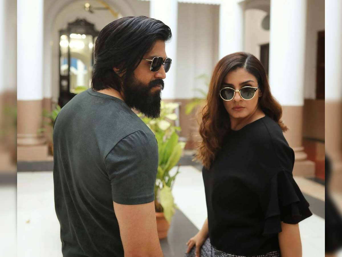 Kgf Chapter 2 Rocky And Ramika Sen Wallpaper