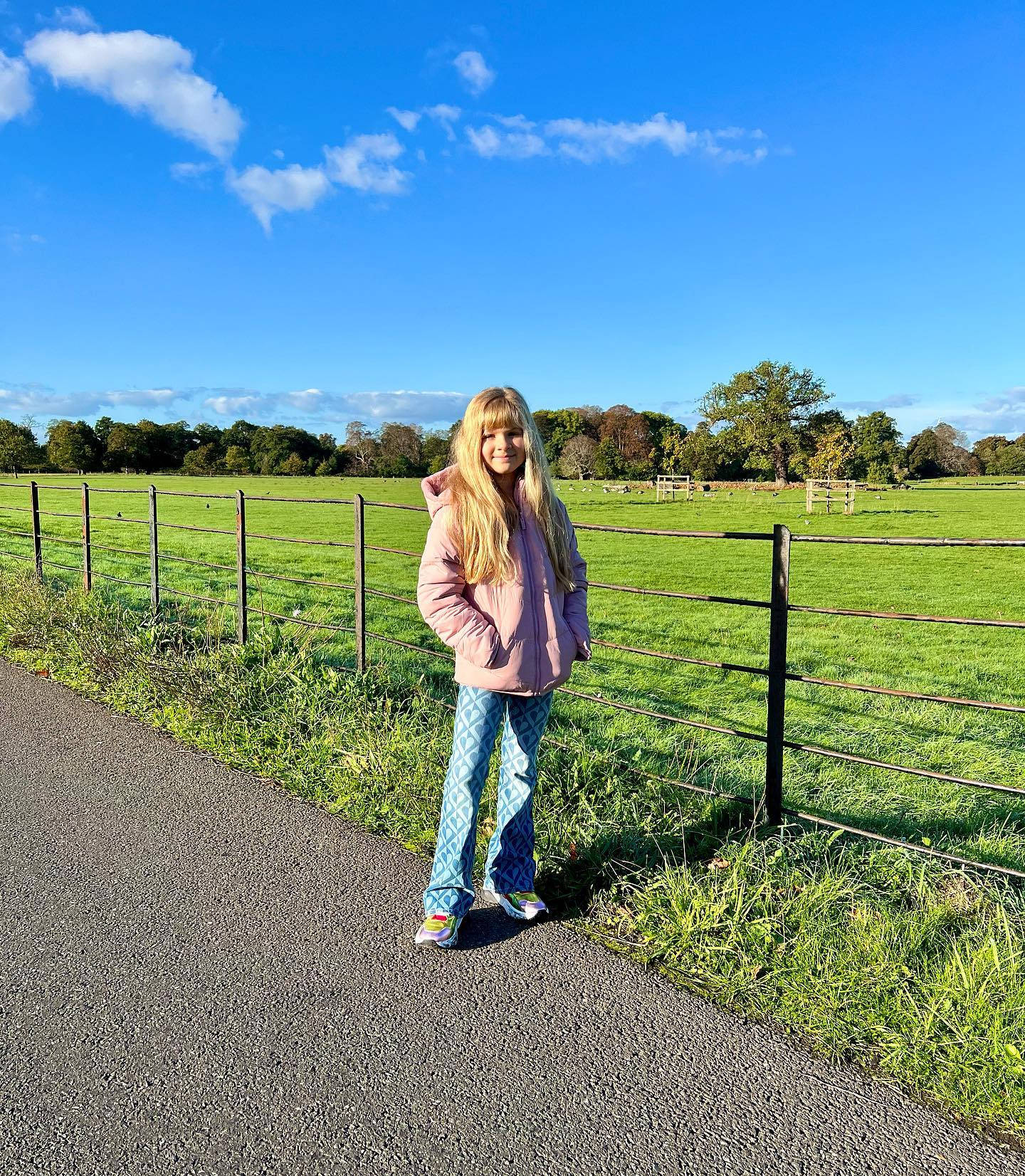 Kids Diana Show In A Farm Wallpaper