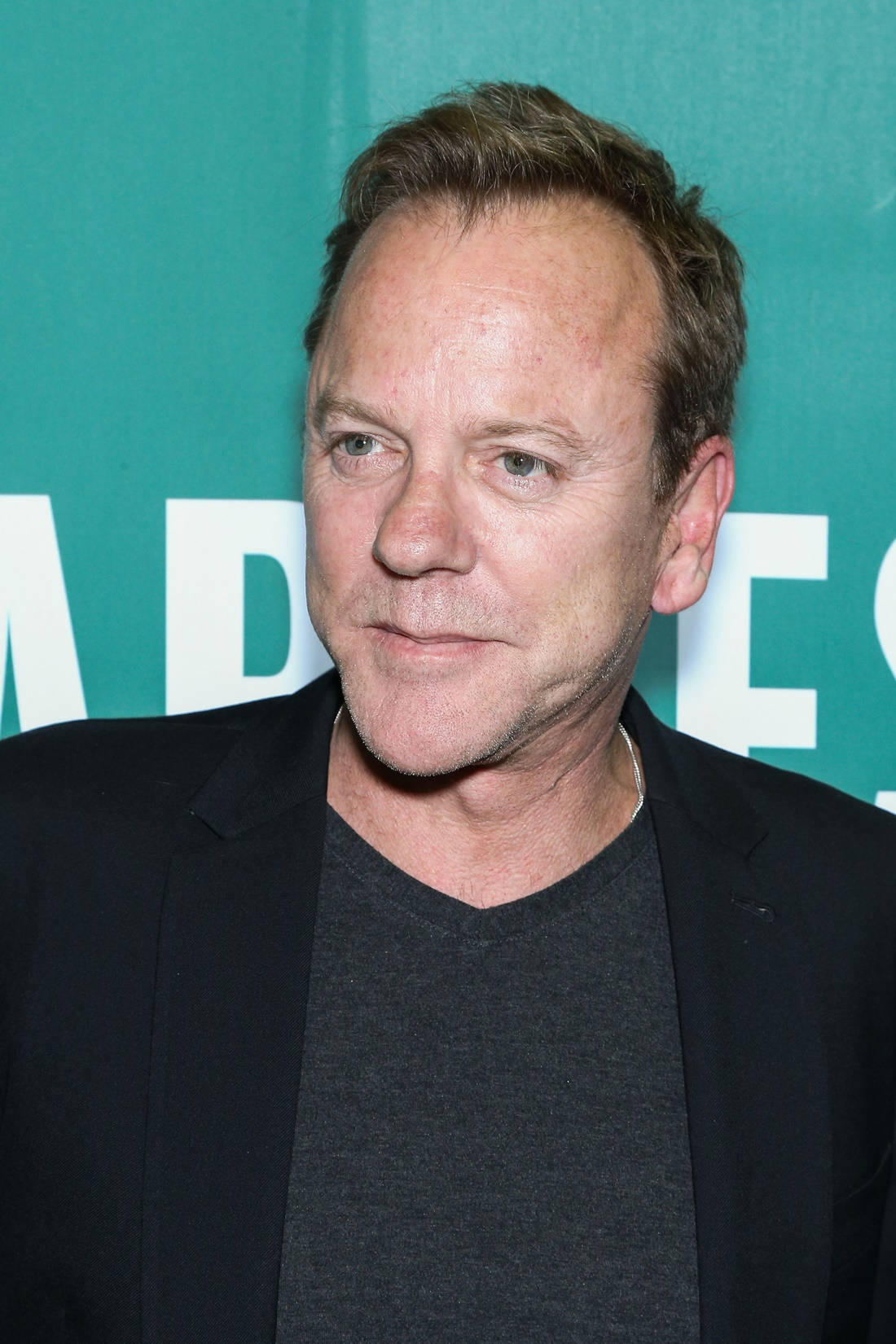 Kiefer Sutherland Posing Elegantly. Wallpaper