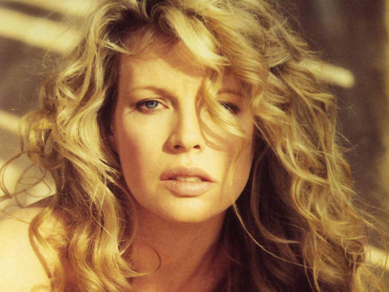 Kim Basinger Golden Hour Shoot Wallpaper