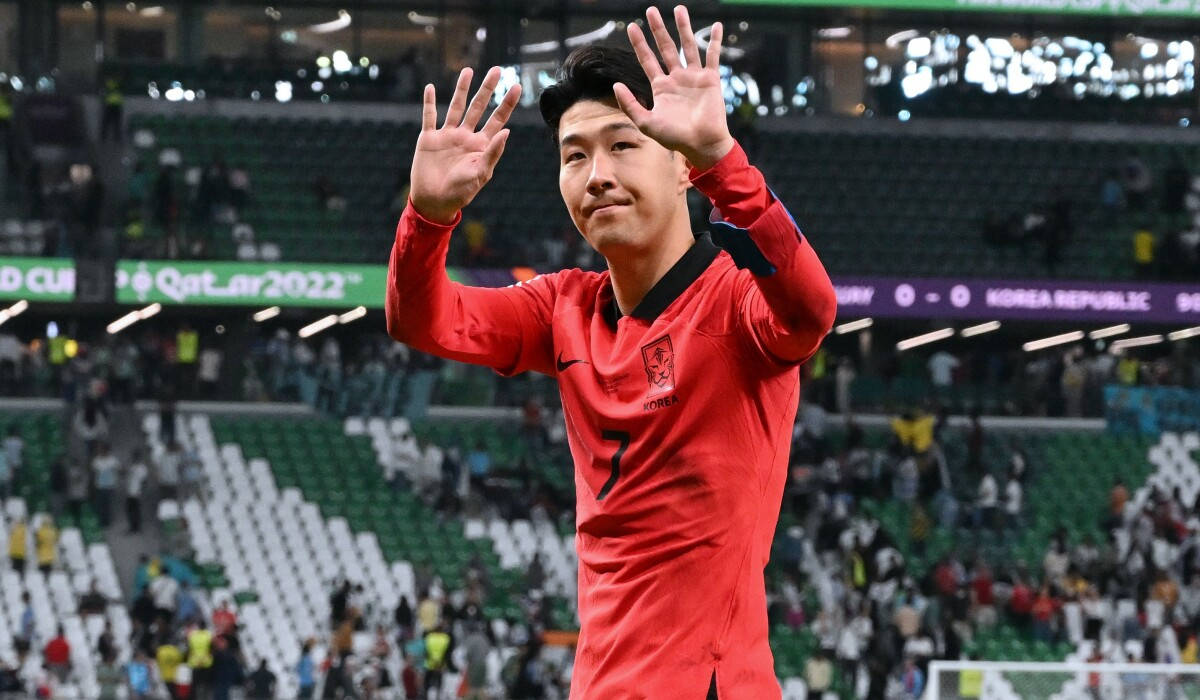 Korea Republic National Football Team Heung-min Wave Wallpaper