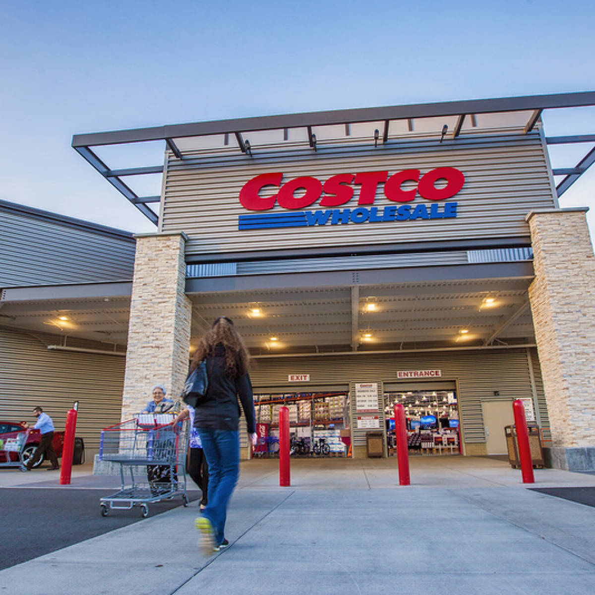 Lady Going Inside Costco Store Wallpaper