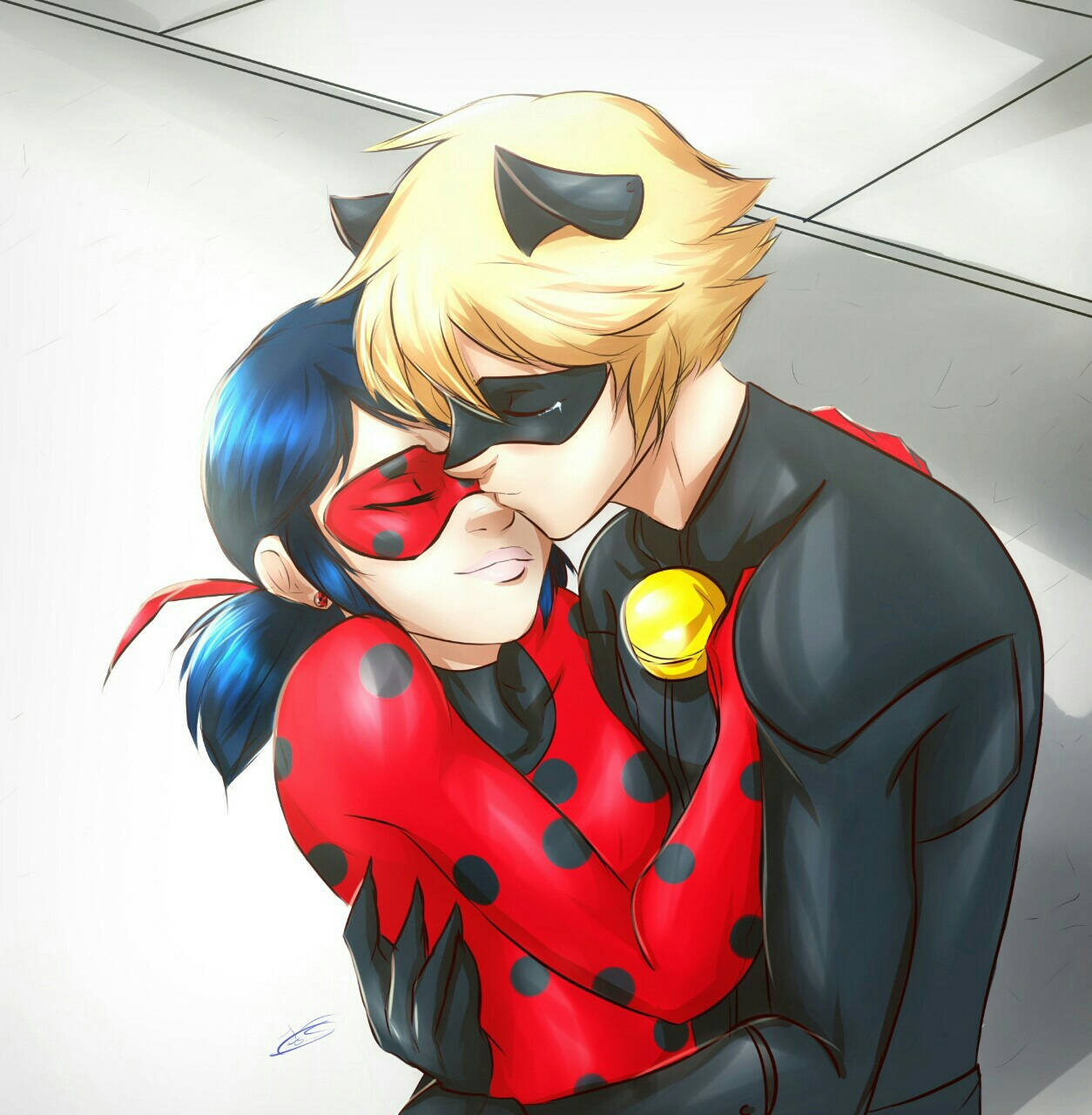 Ladybug And Cat Noir Kiss Gold Bell Wallpaper