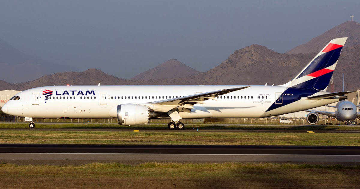 Latam Aviation Plane Boarding Wallpaper