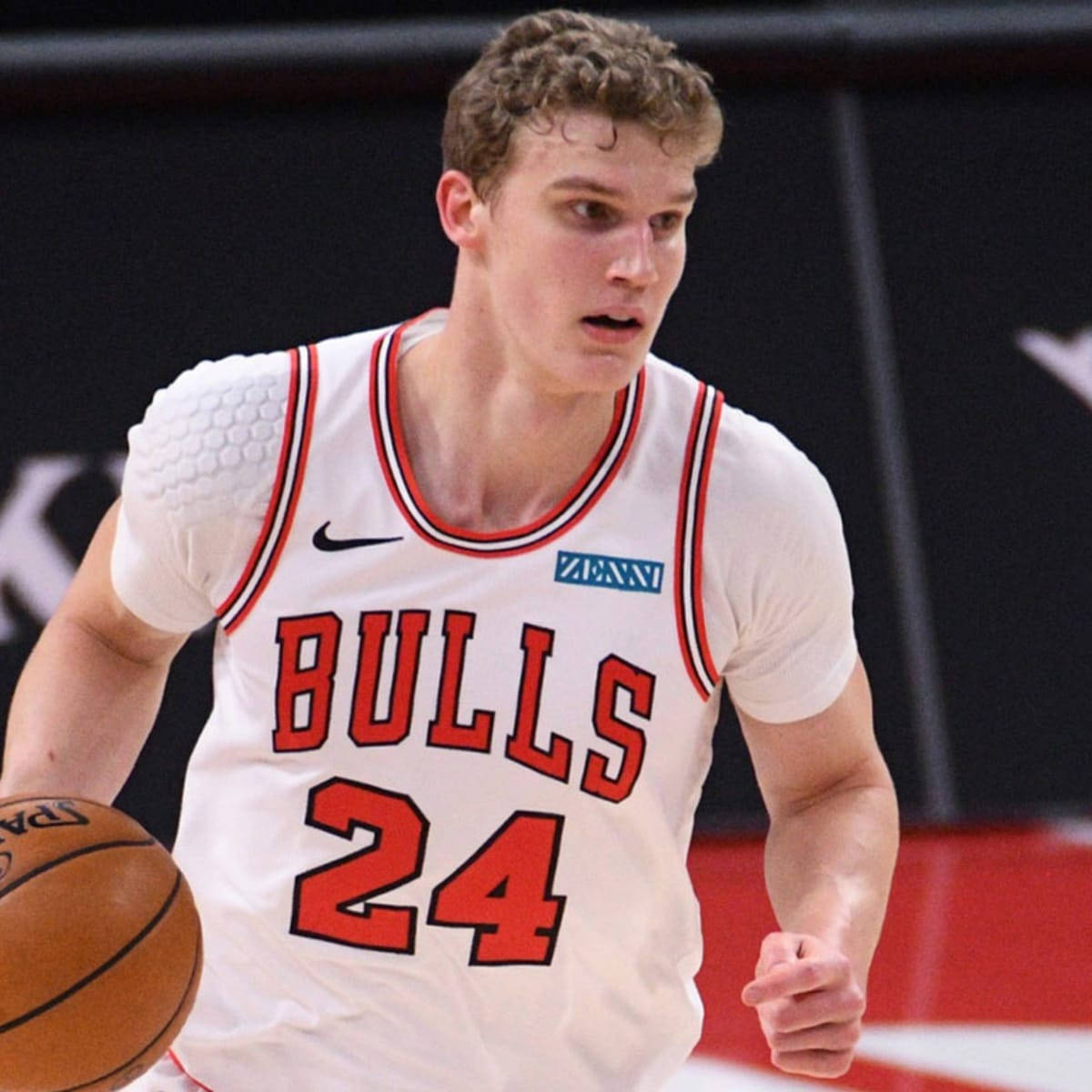 Lauri Markkanen Chicago Bulls Basketball Match Wallpaper