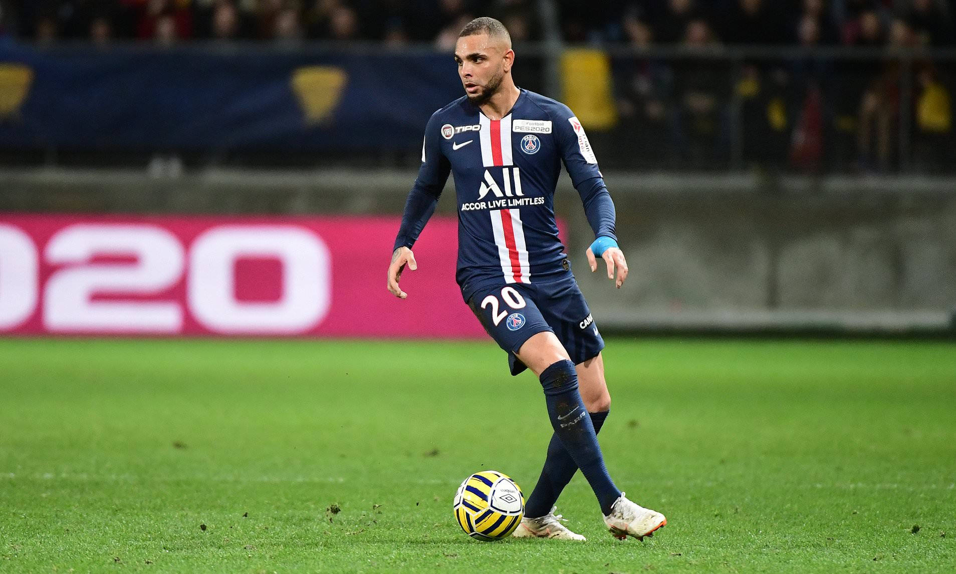 Layvin Kurzawa Pass Navy Wallpaper