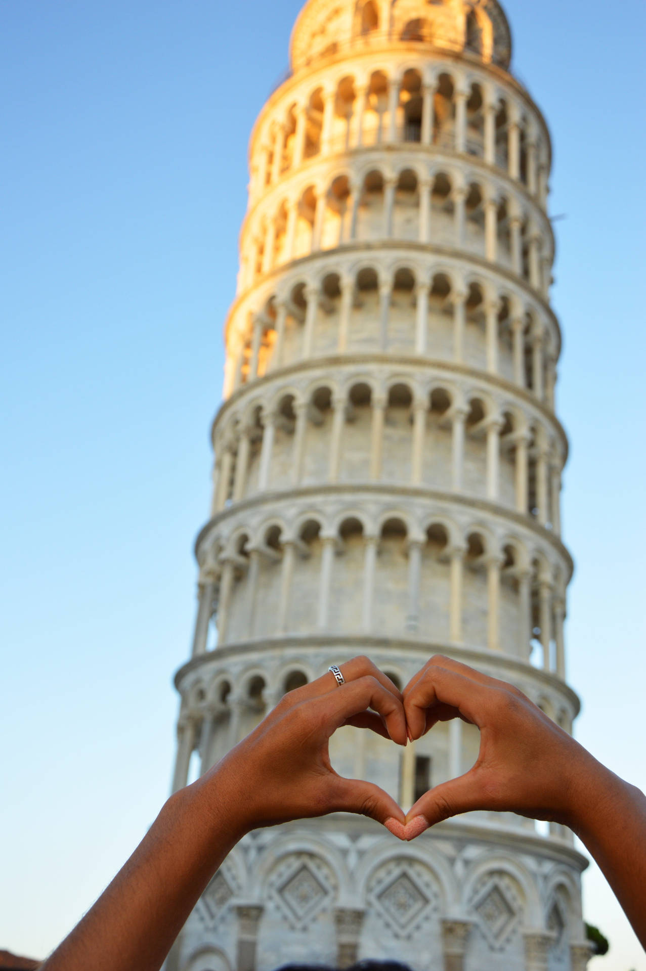 Leaning Tower Of Pisa Hand Heart Wallpaper