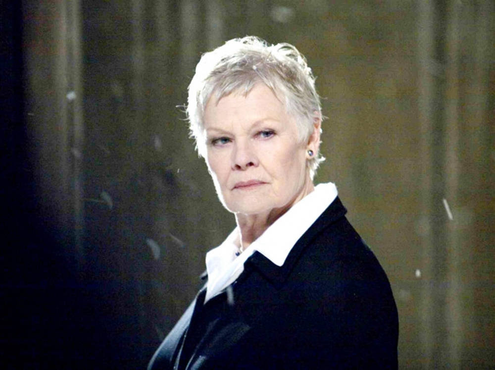 Legendary Actress Judy Dench Wallpaper