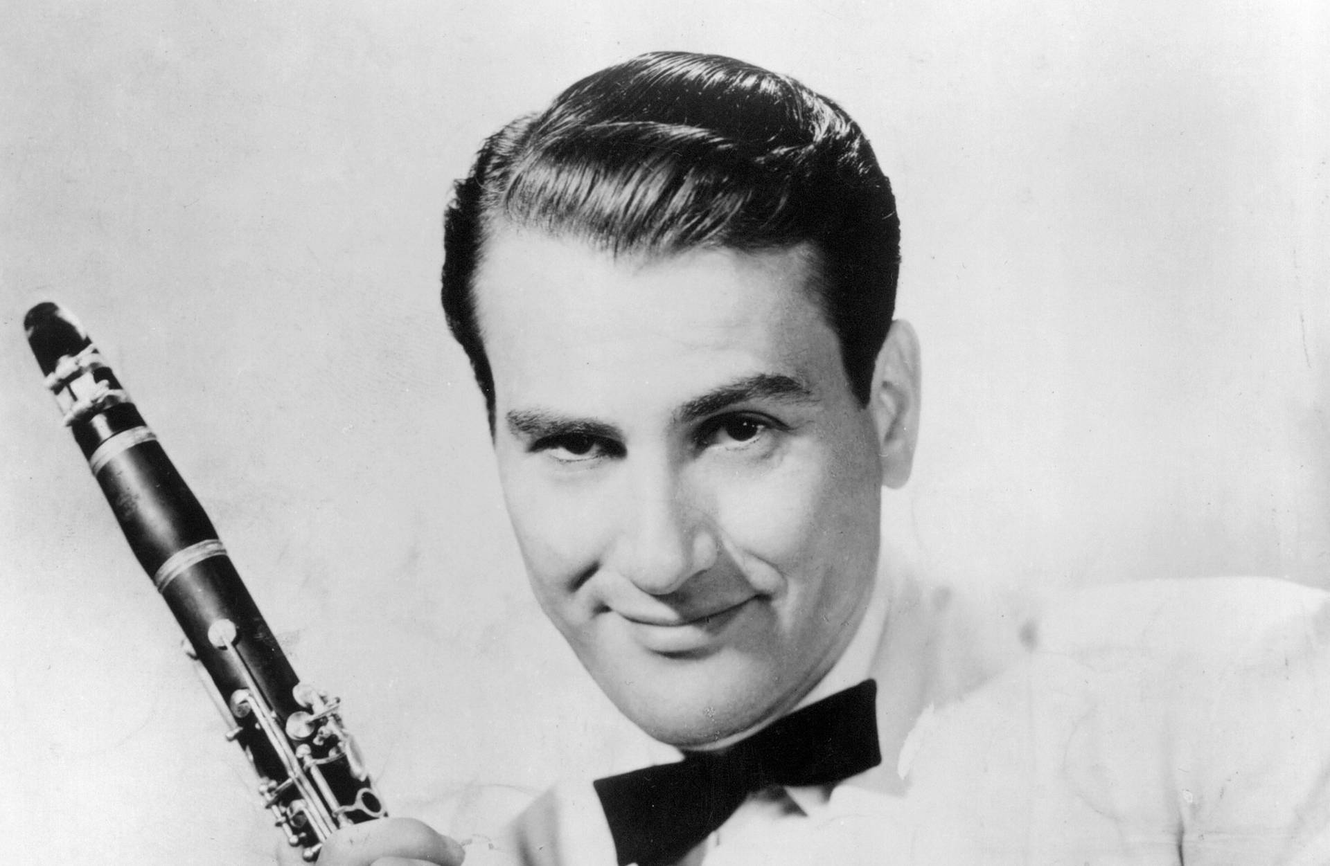 Legendary American Clarinetist, Artie Shaw In Greyscale Wallpaper