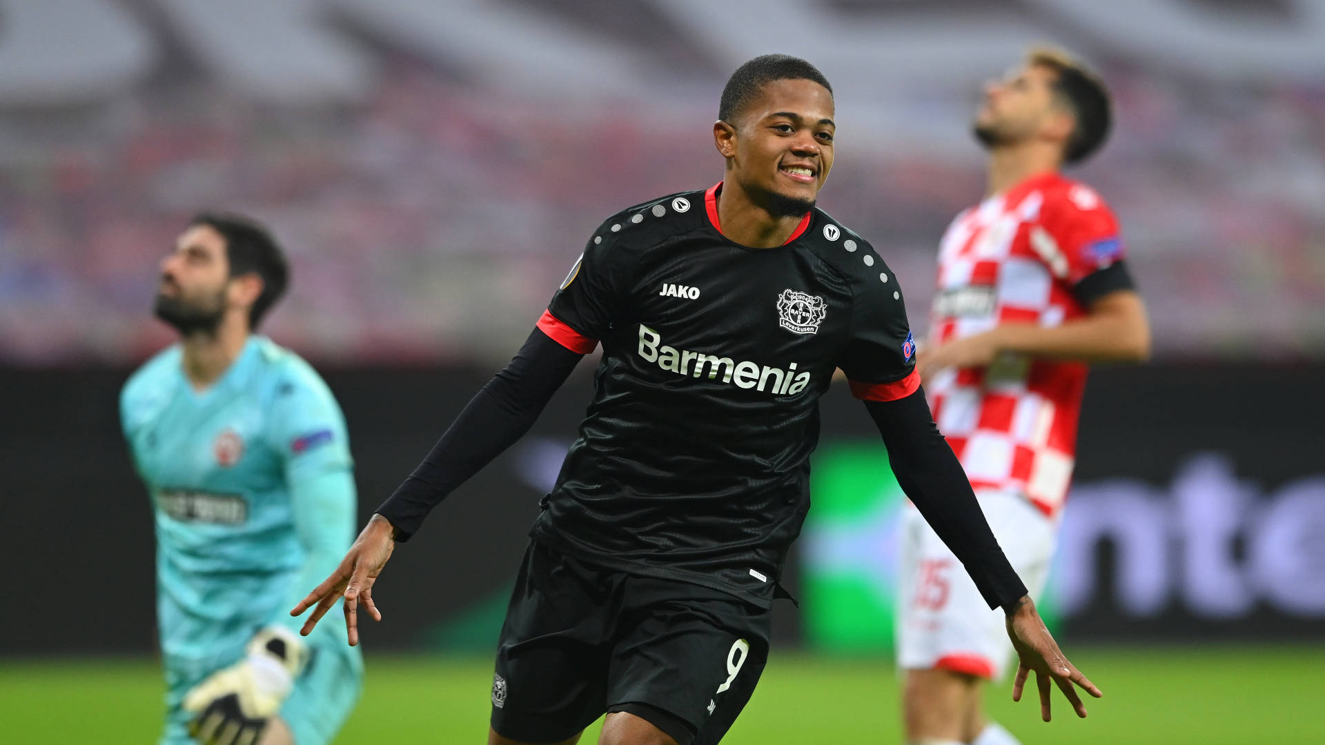 Leon Bailey Running Leverkusen Wallpaper