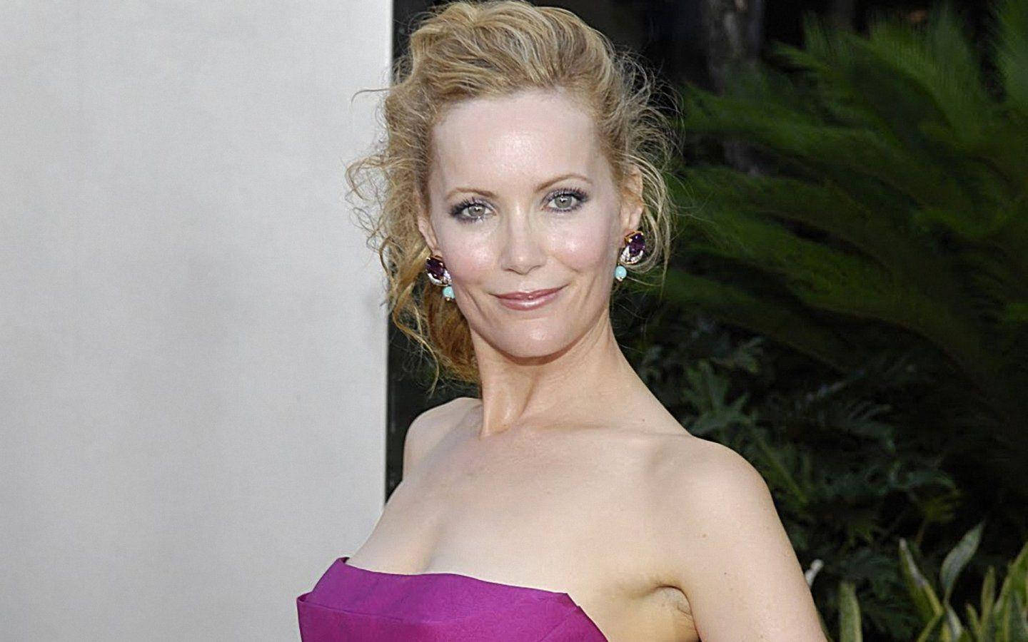 Leslie Mann Funny People 2009 Los Angeles Premiere Wallpaper