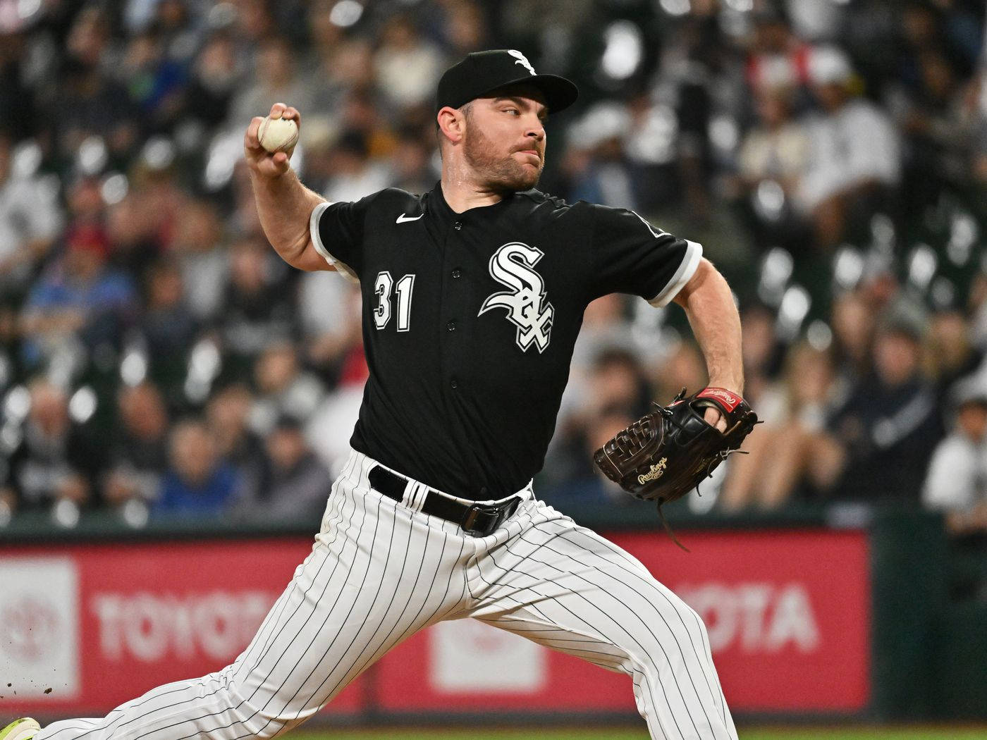 Liam Hendriks Sox Throw Wallpaper