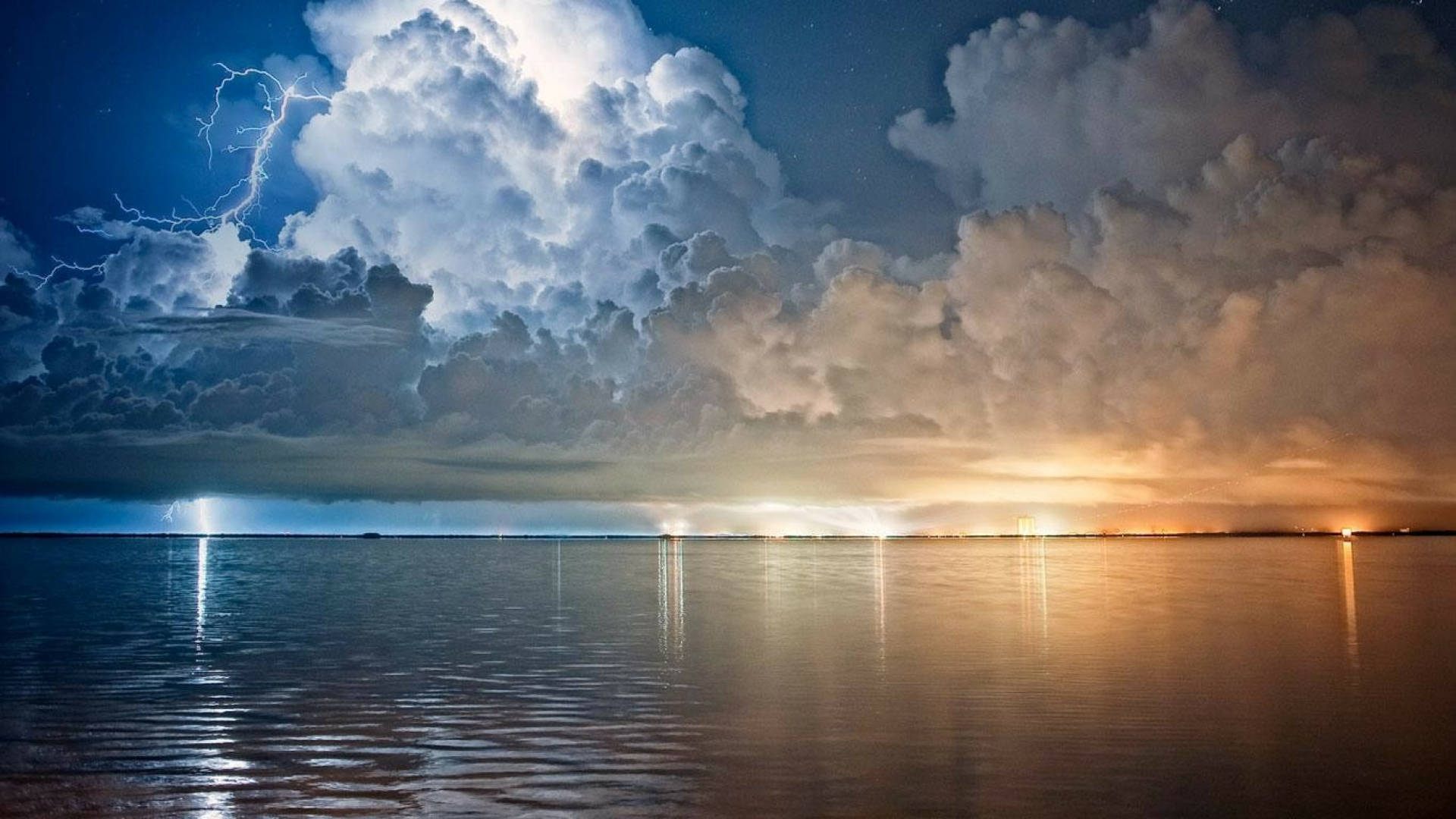 Lightning Clouds In The Ocean Wallpaper