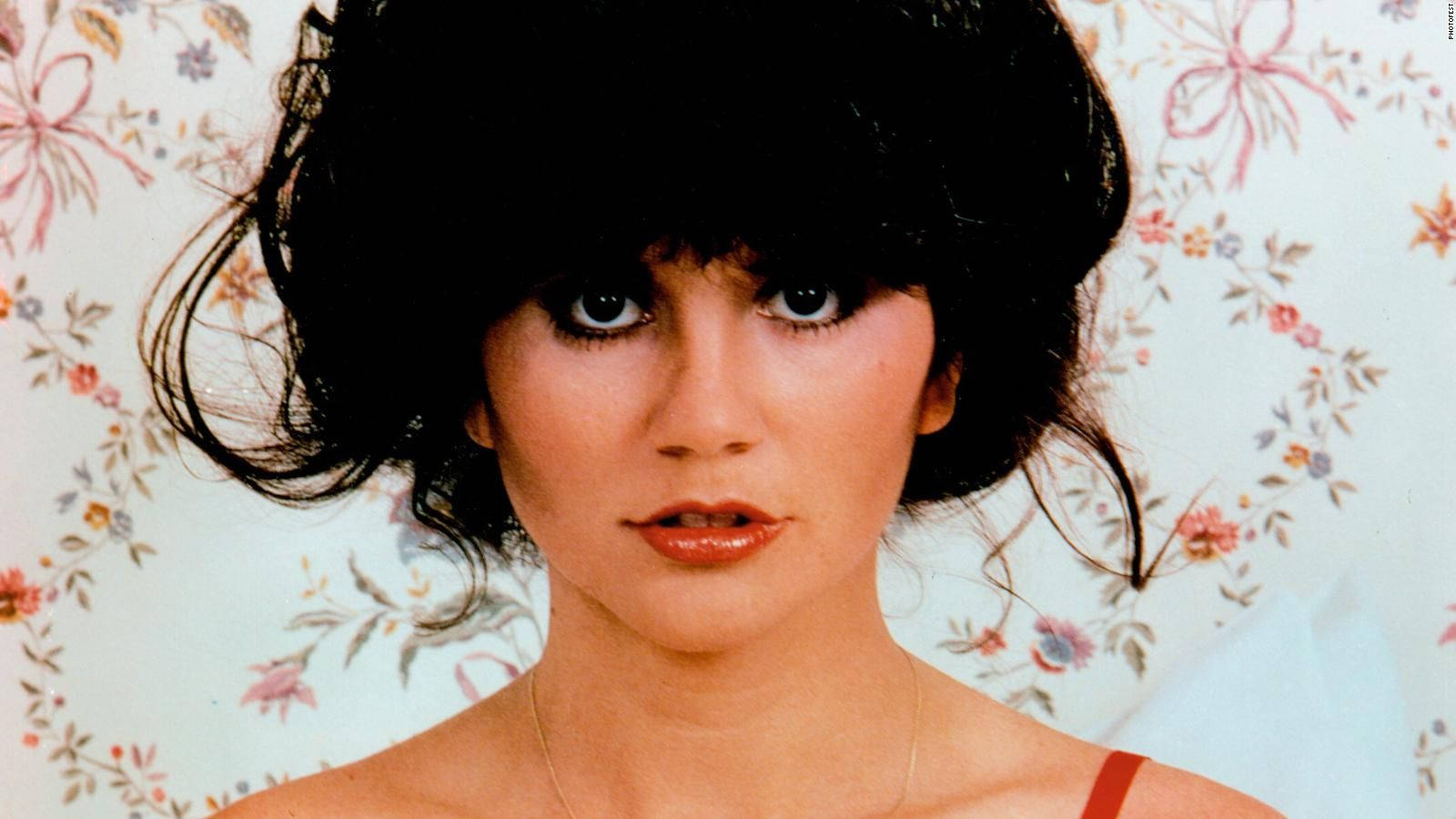 Linda Ronstadt Celebrity Portrait Wallpaper