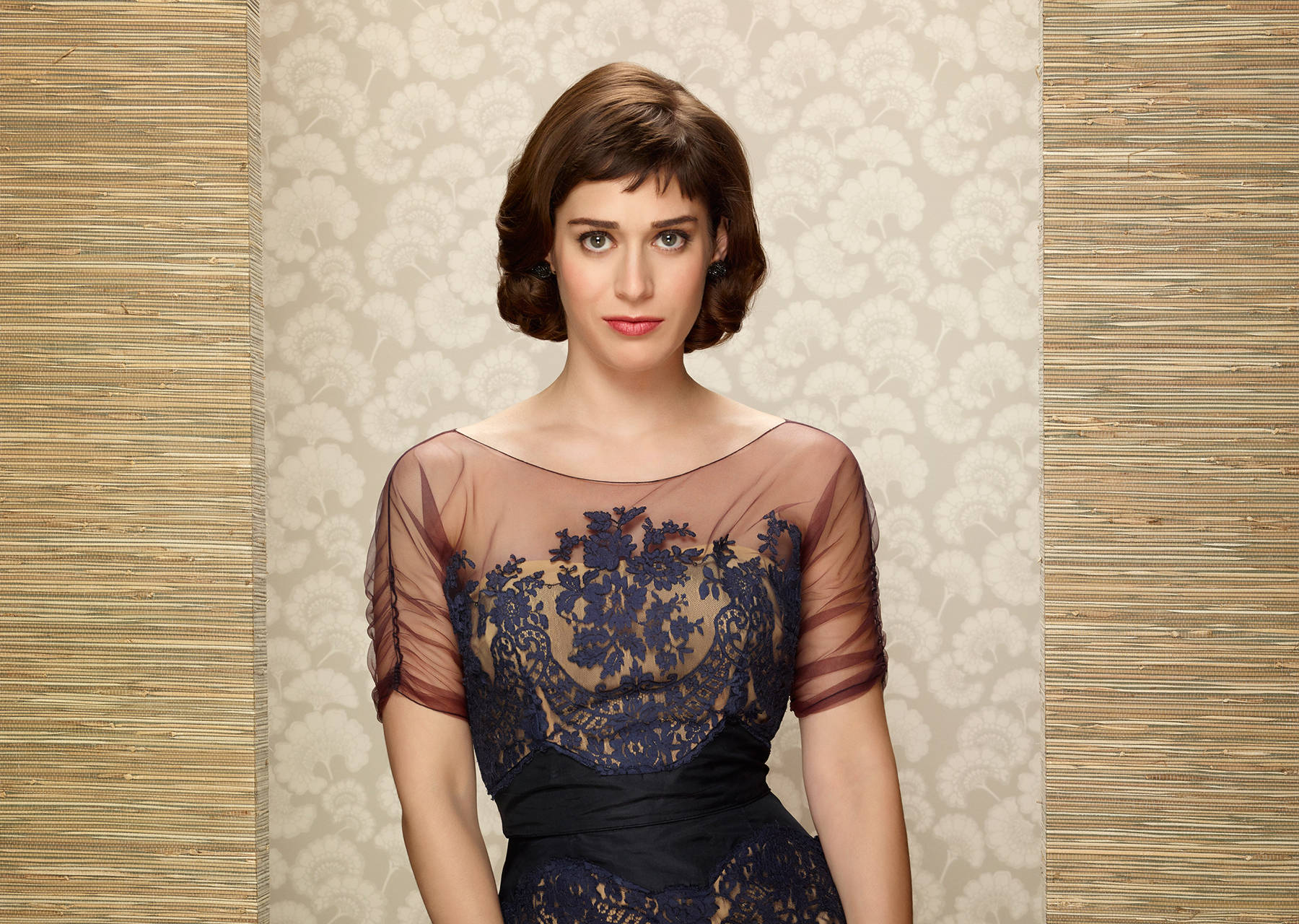 Lizzy Caplan American Actress Wallpaper