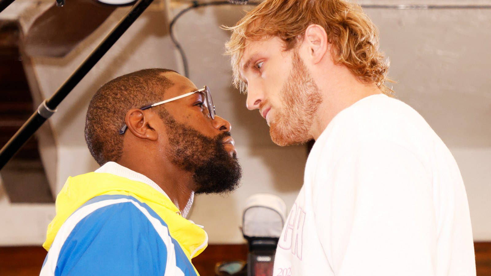 Logan Paul And Mayweather Intense Showdown Wallpaper