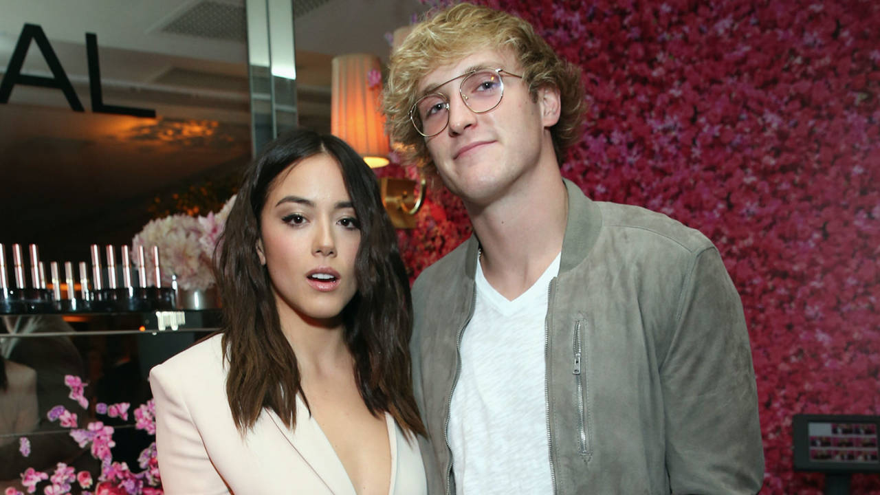 Logan Paul Sweet Moments With Olivia Wallpaper