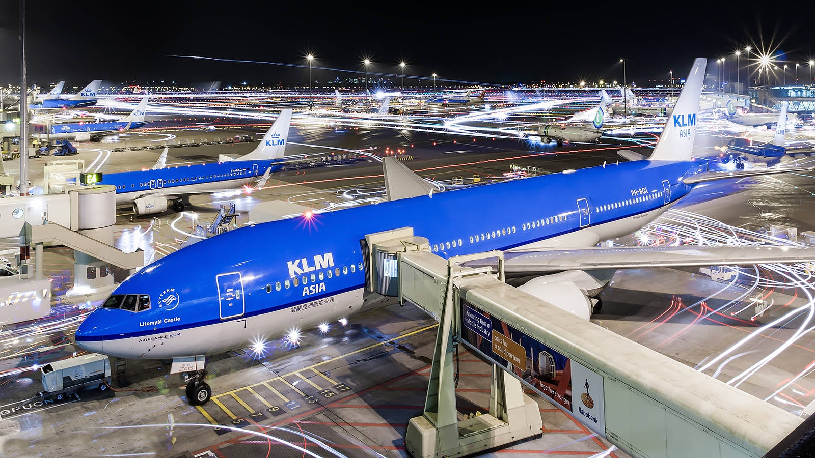 Long Exposure Photography Of Klm Planes Wallpaper