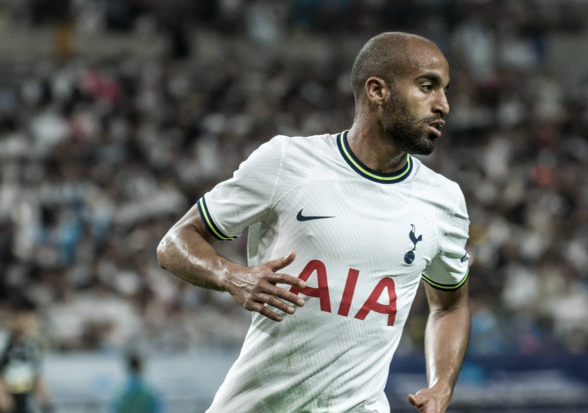 Lucas Moura Running In White Shirt Wallpaper