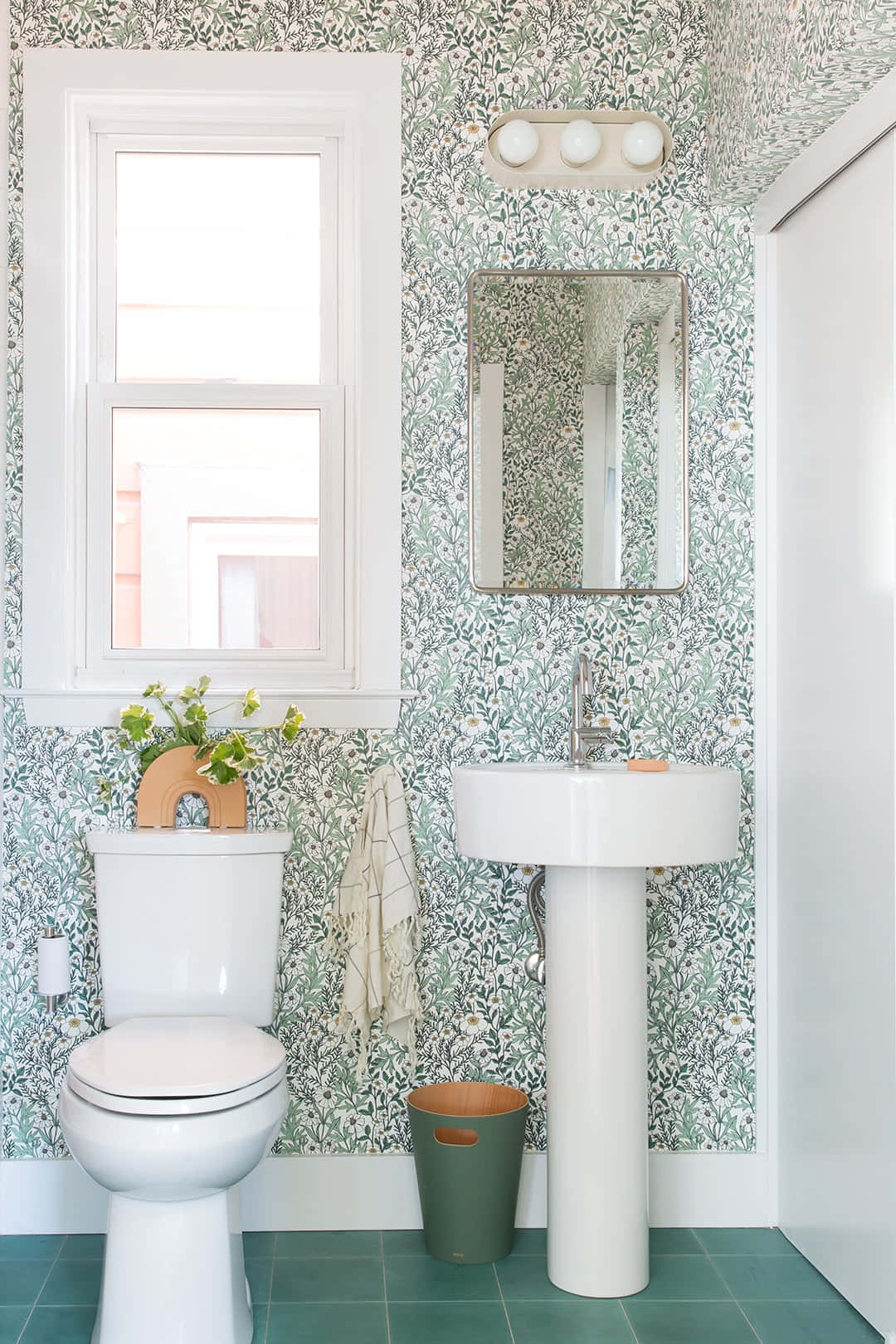 Luxurious Minimalist Bathroom Design Wallpaper