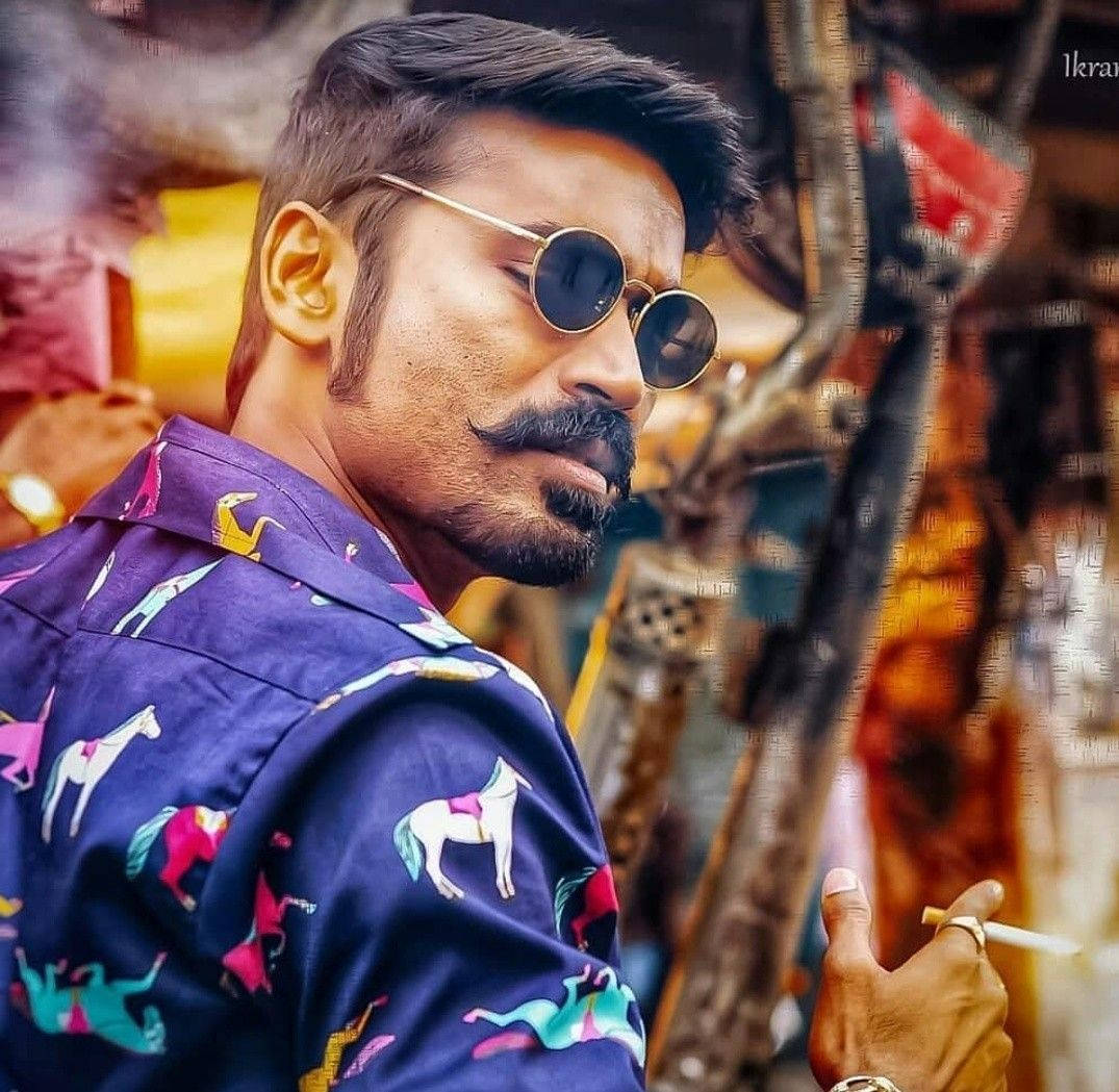 Maari Gazing Sideways Wallpaper