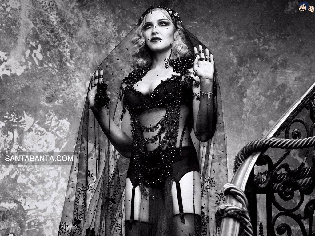 Madonna Amorous Goth Outfit Wallpaper