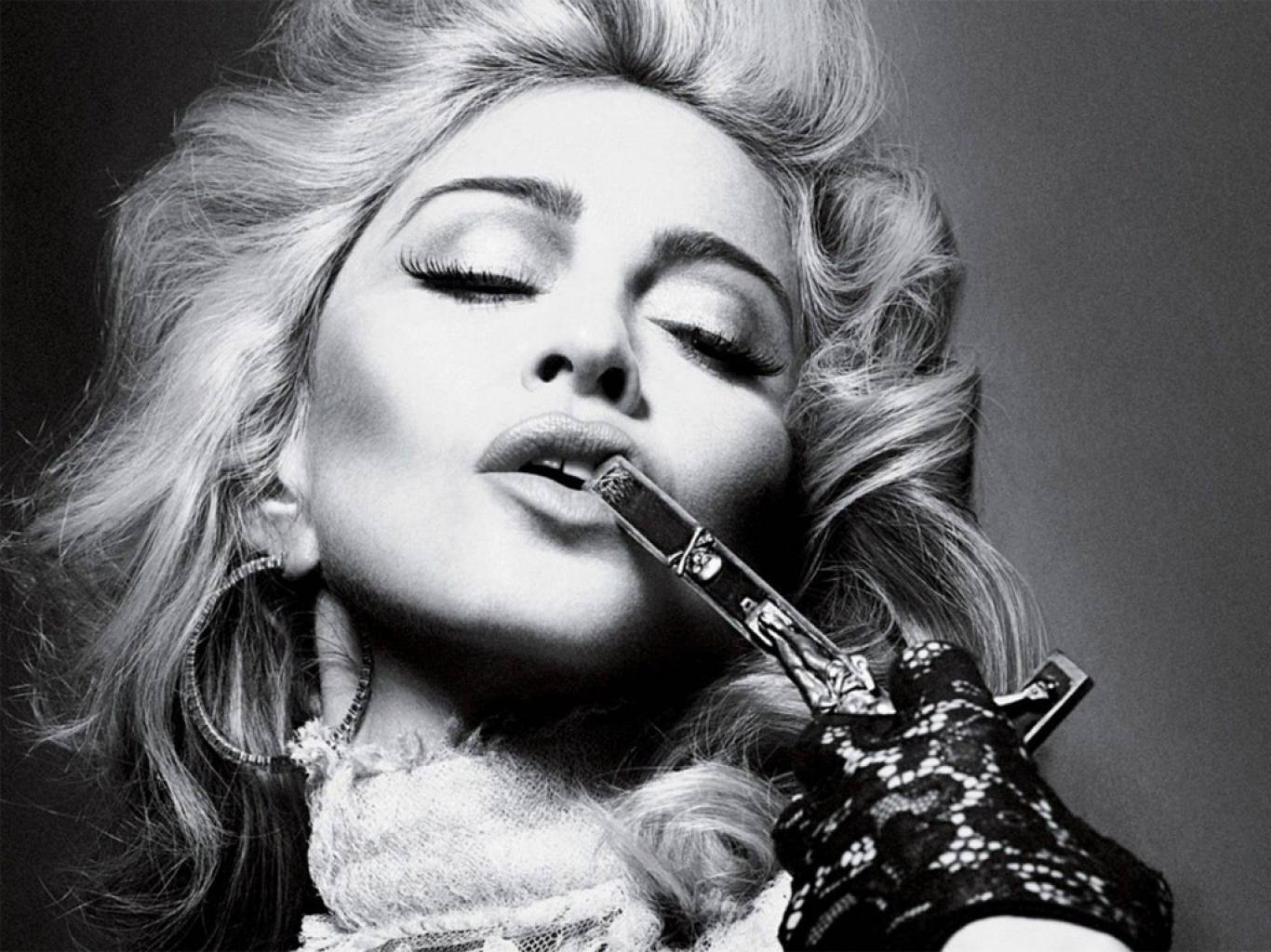Madonna Kissing A Cross Wallpaper