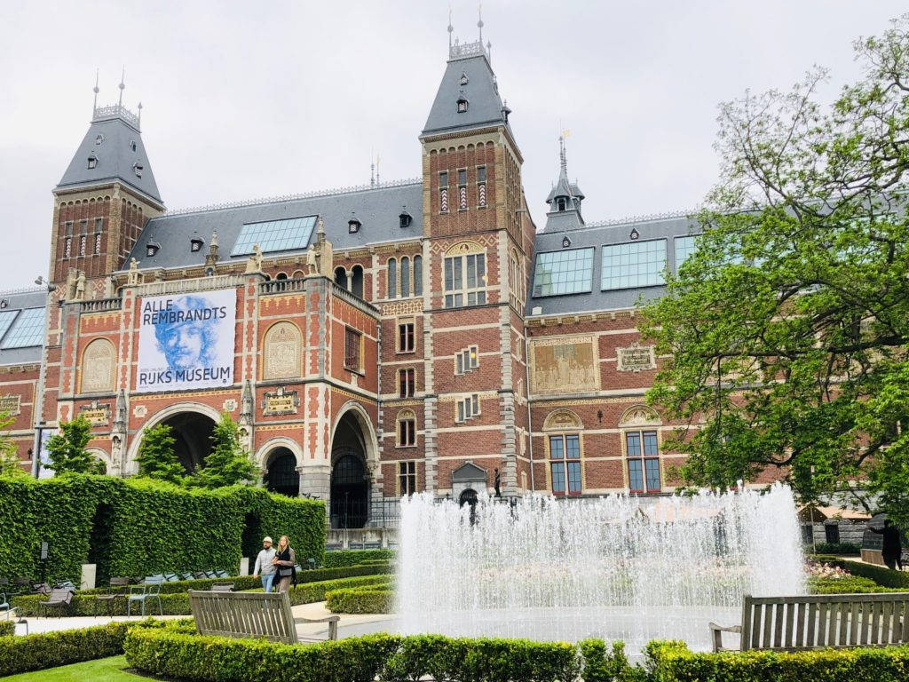 Magnificent Fountain Before The Stately Rijksmuseum Wallpaper