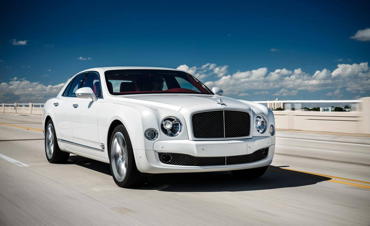 Majestic Bentley Mulsanne In Vibrant Setting Wallpaper