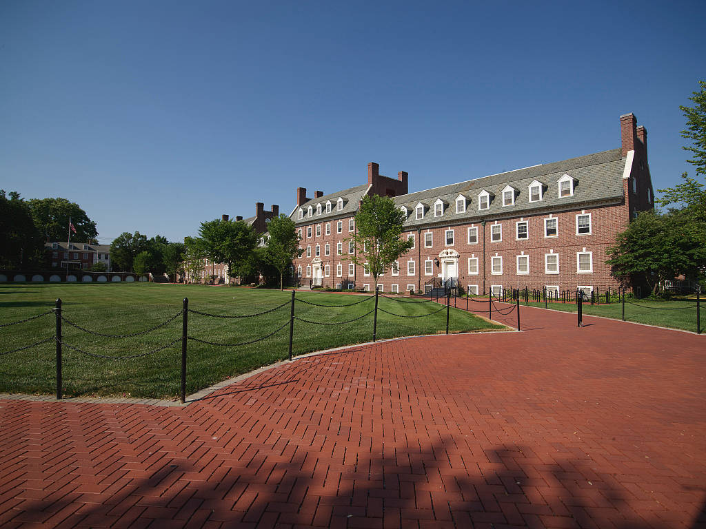 Majestic Building Of The University Of Delaware Wallpaper